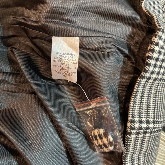 ENTRO black & white Plaid Blazer NWT, single button festive size small - Picture 9 of 9